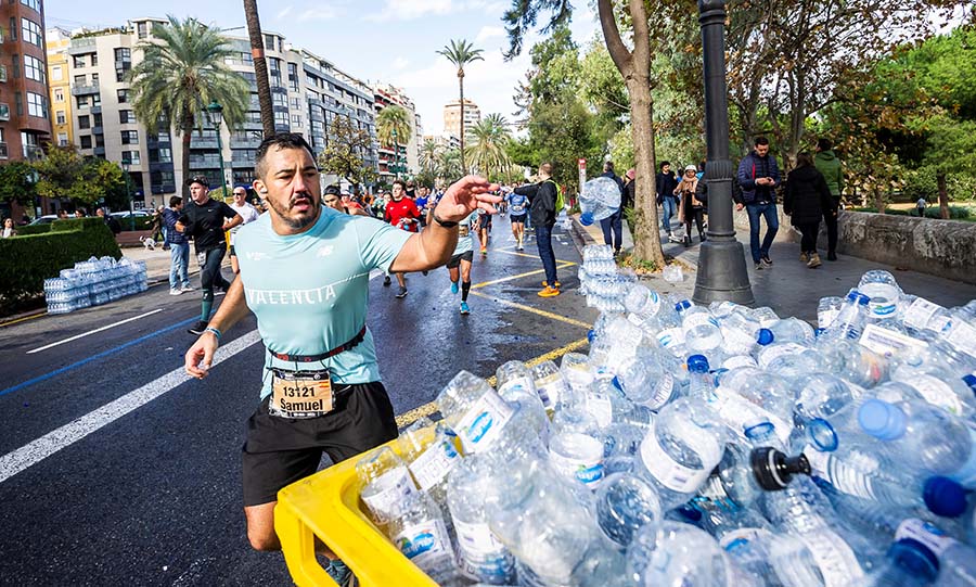 Ecoembes recicla más de 15 toneladas de plástico, papel y cartón del Maratón Valencia post thumbnail image